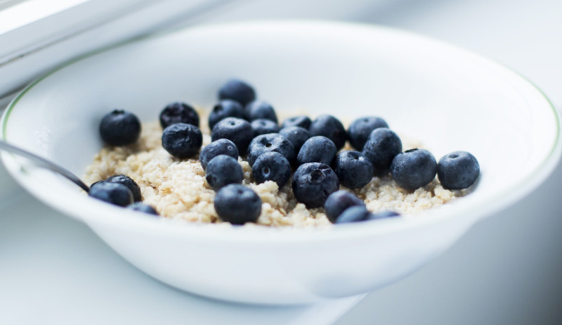 Skinny Fat Meal Plan - Breakfast, Oatmeal with Blueberries